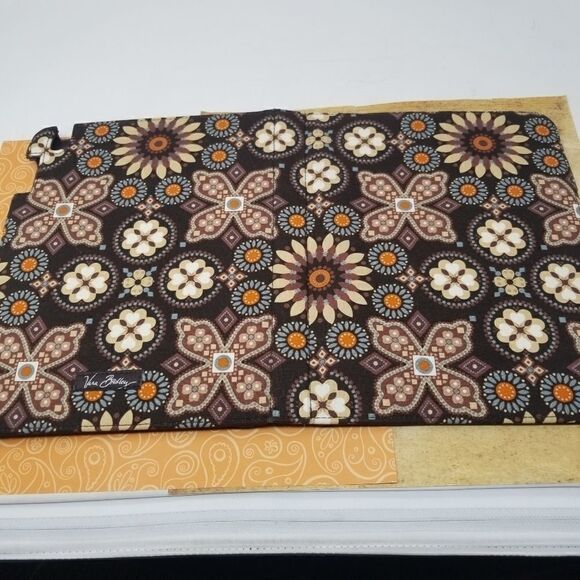 Vera Bradley 7.5" x 9.5" tablet case. - Picture 5 of 8